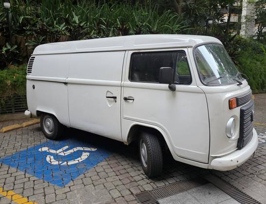 VOLKSWAGEN KOMBI 1.4 MI FURGÃO 8V FLEX 3P MANUAL